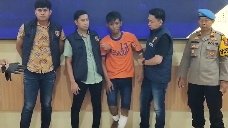 title Pembunuh Satu Keluarga di Kediri Ditangkap di Lamongan, Ternyata Adik Kandung Korban Pembunuh Satu Keluarga di Kediri Ditangkap di Lamongan, Ternyata Adik Kandung Korban