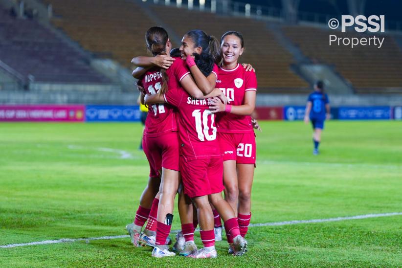 Bangga! Begini Selebrasi Timnas Indonesia Putri Angkat Trofi Piala AFF 2024 - Bagian 4