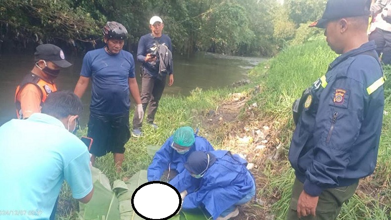 title Geger! Mayat Bayi Ditemukan Mengapung di Sungai Gajahwong Banguntapan Bantul Geger! Mayat Bayi Ditemukan Mengapung di Sungai Gajahwong Banguntapan Bantul