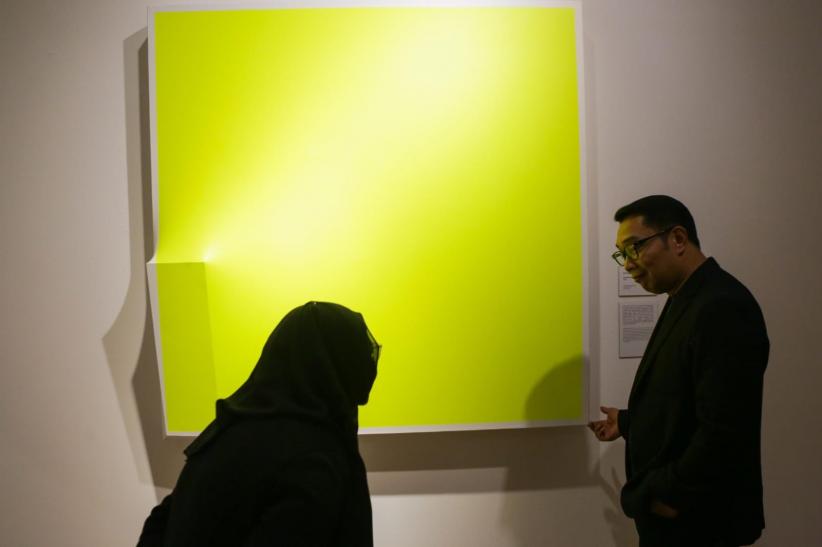 Momen Ridwan Kamil Menikmati Karya Lukis di Basuki Abdullah Art Awards - Bagian 4