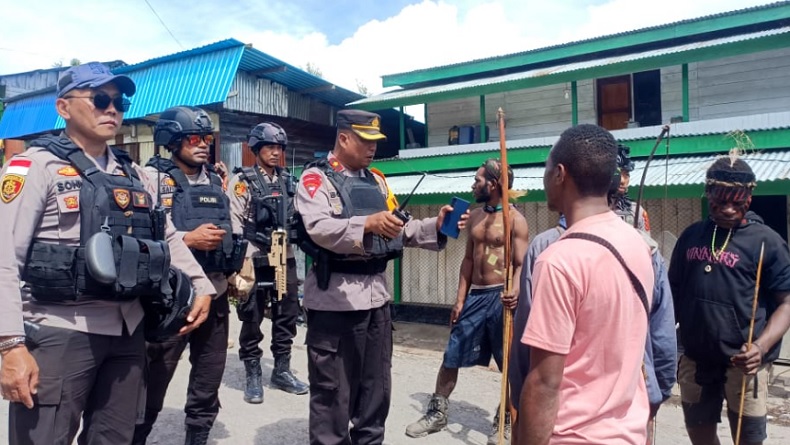 title Bentrokan Berdarah 2 Kubu Pendukung Cabup Intan Jaya di Sugapa Dipicu Hasil Perolehan Suara Bentrokan Berdarah 2 Kubu Pendukung Cabup Intan Jaya di Sugapa Dipicu Hasil Perolehan Suara