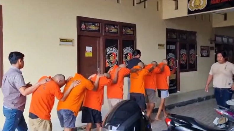 title Tragis, Pemilik Kebun Kakao di Luwu Utara Tewas Mengenaskan Dikeroyok 7 Pemuda Tragis, Pemilik Kebun Kakao di Luwu Utara Tewas Mengenaskan Dikeroyok 7 Pemuda