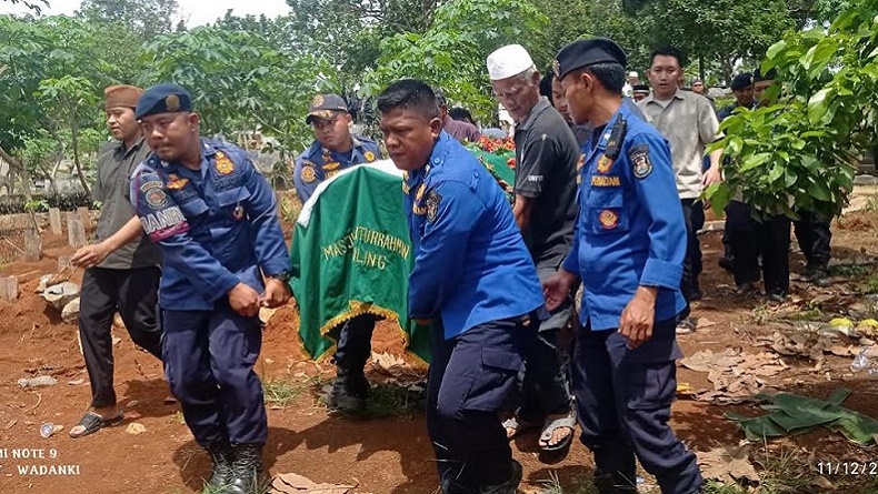 Agus Pria Obesitas Seberat 200 Kg di Bandarlampung Meninggal, Damkar Bantu Pemakaman