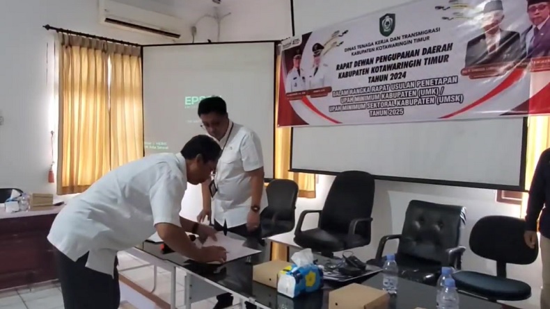 title UMK Kotim 2025 Naik 6,5 Persen Jadi Rp3.559.000 UMK Kotim 2025 Naik 6,5 Persen Jadi Rp3.559.000