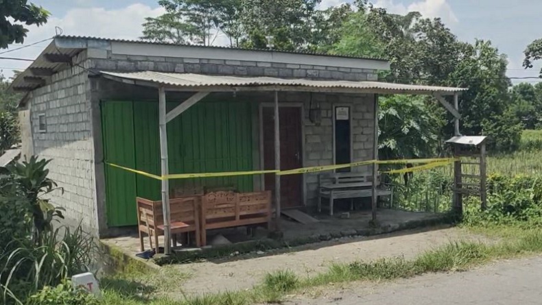 title Sekeluarga di Kediri Diduga Minum Racun gegara Pinjol, Ayah-Ibu Kritis Anak Meninggal Sekeluarga di Kediri Diduga Minum Racun gegara Pinjol, Ayah-Ibu Kritis Anak Meninggal