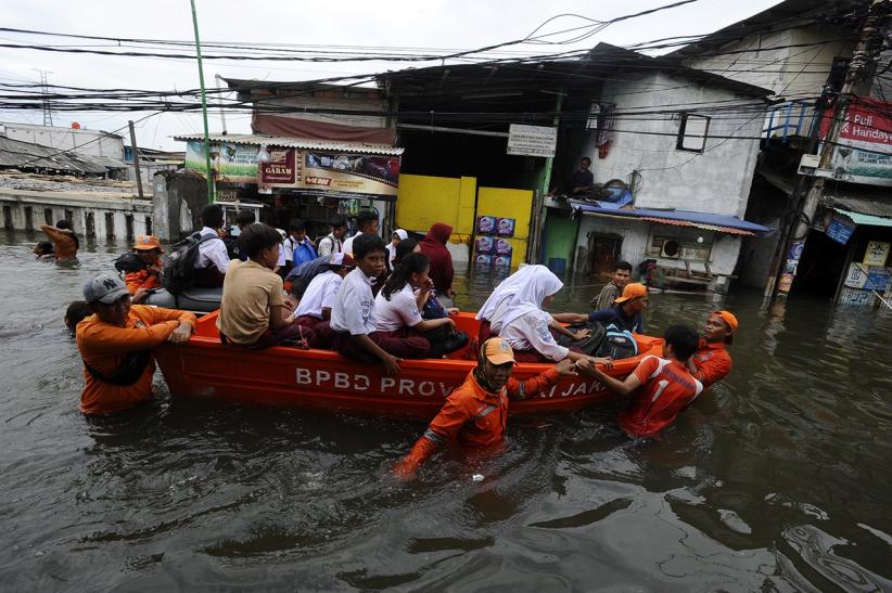 Pesisir Jakarta Terendam Banjir Rob Setinggi 1,4 Meter - Bagian 3