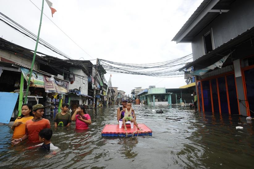 Pesisir Jakarta Terendam Banjir Rob Setinggi 1,4 Meter - Bagian 5