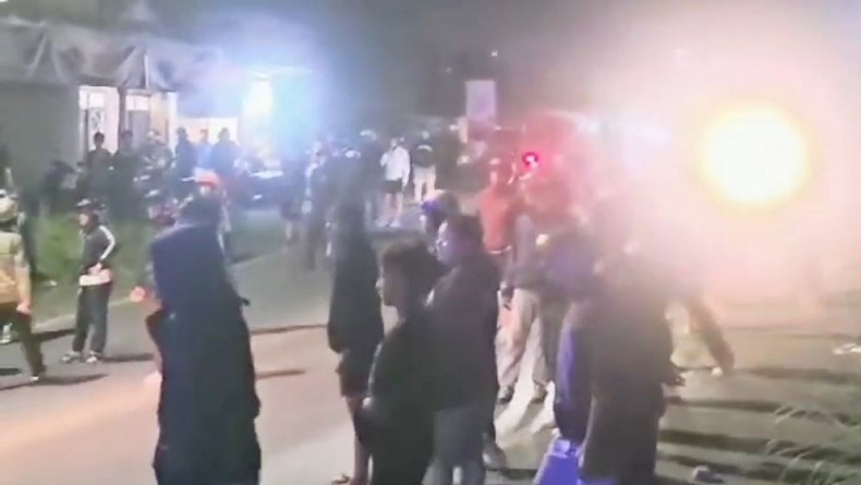 Usai Laga Persik Vs Arema, 2 Kelompok Suporter Bentrok di Perbatasan Malang-Kediri