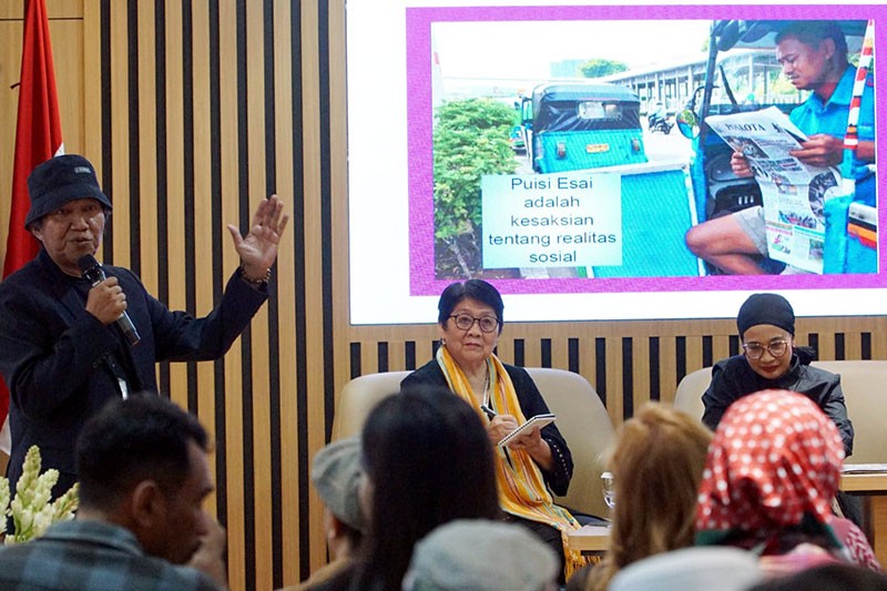 Puisi Esai Merangkul Gen Z - Bagian 3