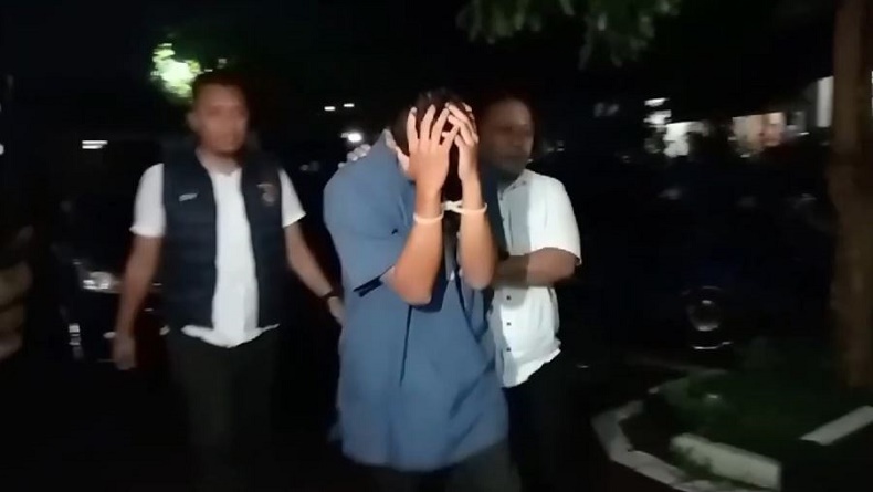 title Sadis! Santri di Boyolali Dibakar Guru Agama gegara Dituduh Curi HP Sadis! Santri di Boyolali Dibakar Guru Agama gegara Dituduh Curi HP