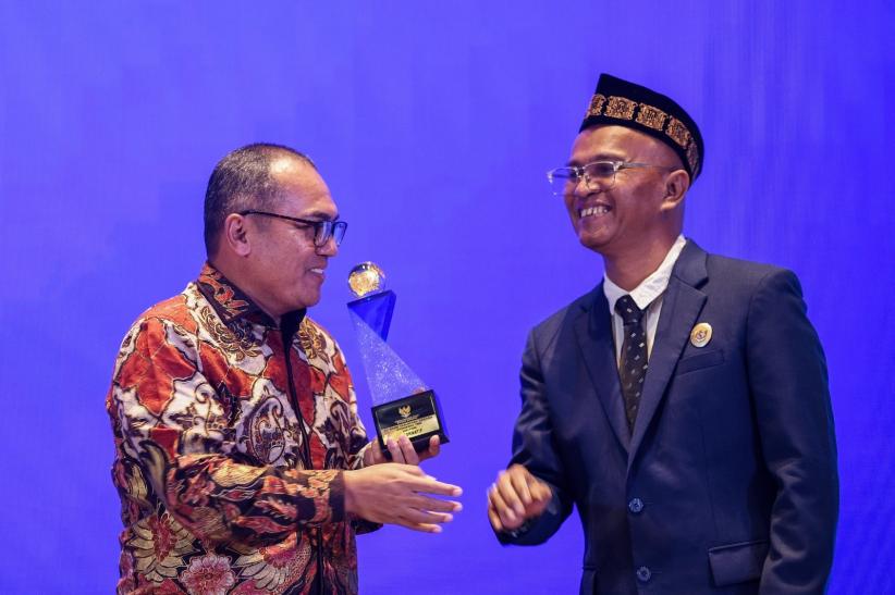 Penghargaan Keterbukaan Informasi Publik 10 Besar BUMN Informatif - Bagian 3