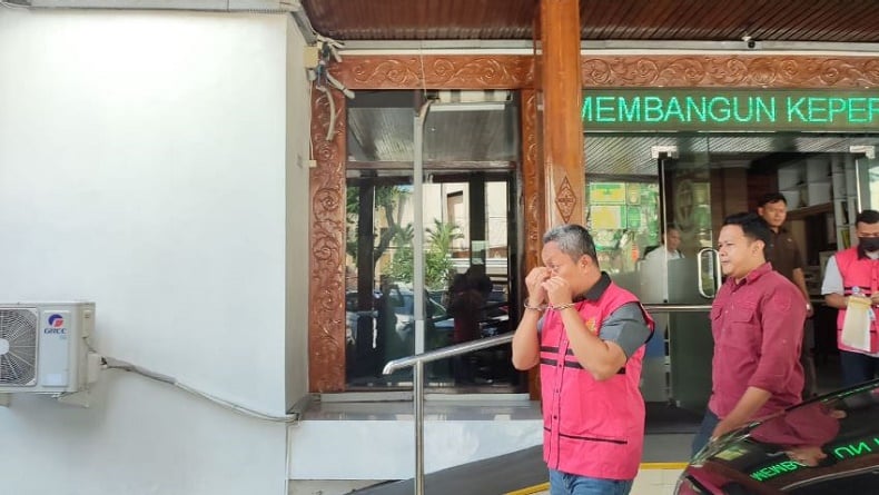 title 2 Polisi Jadi Calo Penerimaan Bintara Polda Jateng, Didakwa Terima Suap Rp2,6 Miliar 2 Polisi Jadi Calo Penerimaan Bintara Polda Jateng, Didakwa Terima Suap Rp2,6 Miliar