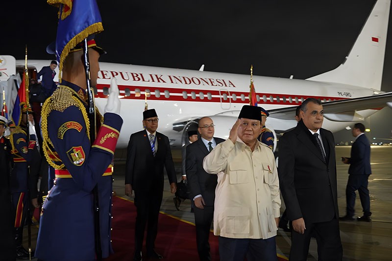 Presiden Prabowo Tiba di Kairo, Disambut Pasukan Jajar Kehormatan - Bagian 1