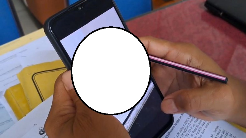 Viral Video Mesum Threesome IRT dengan 2 Sopir Travel di Madina, Diduga Direkam Suami