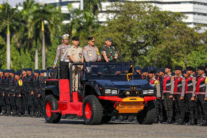 TNI-Polri Kerahkan 141.605 Personel Gabungan Amankan Natal dan Tahun Baru 2025 - Bagian 5