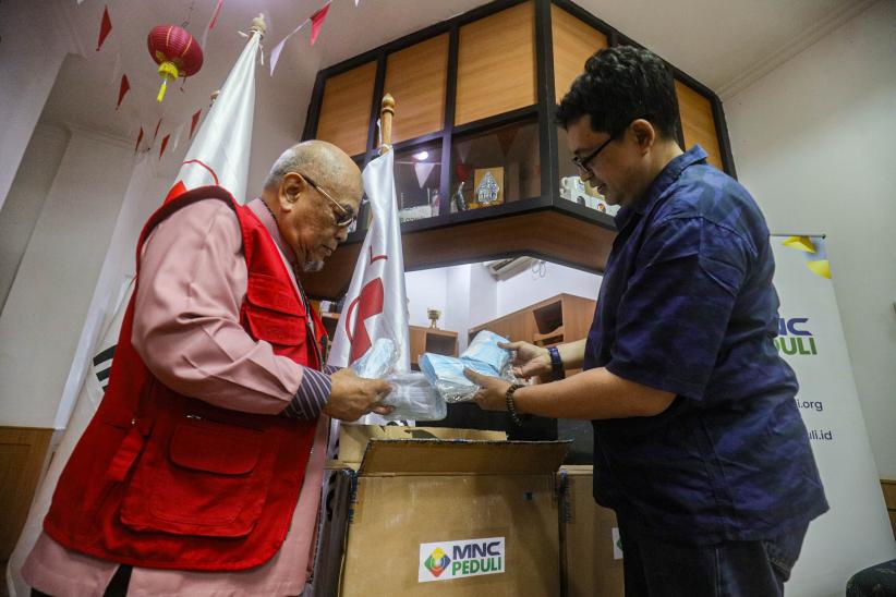 MNC Peduli Serahkan Bantuan 50 Ribu Masker kepada PMI Jakarta Pusat  - Bagian 1