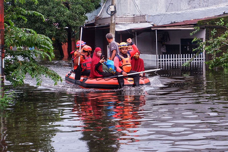 Potret Banjir Makassar Rendam 3 Kecamatan - Bagian 2