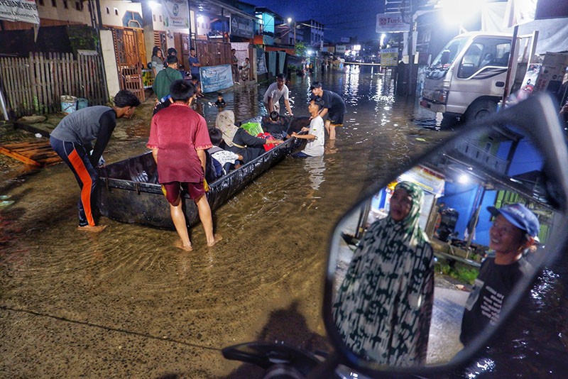 Potret Banjir Makassar Rendam 3 Kecamatan - Bagian 5