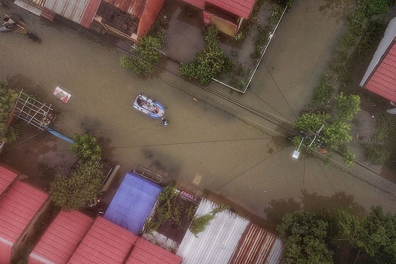 Potret Banjir Makassar Rendam 3 Kecamatan - Bagian 1