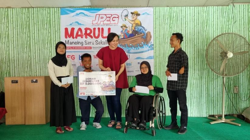 Penyerahan Donasi kepada Penyandang Disabilitas - Bagian 1