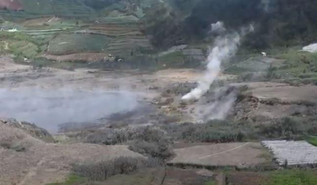 title Kawah Sileri Dieng Naik jadi Waspada, Petani Nekat Beraktivitas di Zona Bahaya Kawah Sileri Dieng Naik jadi Waspada, Petani Nekat Beraktivitas di Zona Bahaya