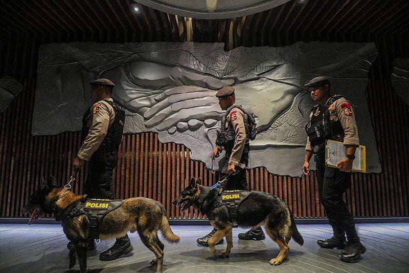 Polri Kerahkan Anjing Pelacak Sterilisasi Gereja Katedral Jakarta - Bagian 2