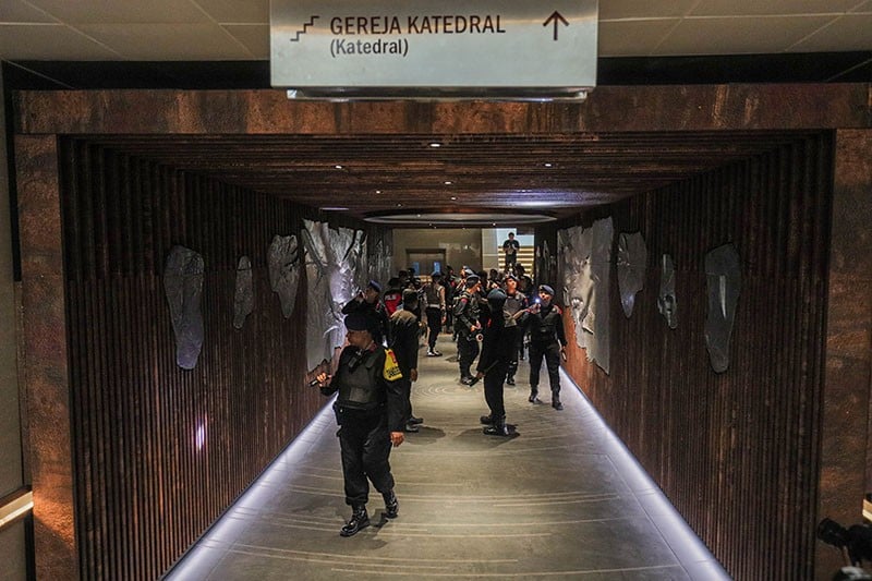 Polri Kerahkan Anjing Pelacak Sterilisasi Gereja Katedral Jakarta - Bagian 4