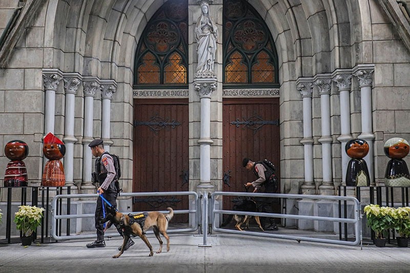 Polri Kerahkan Anjing Pelacak Sterilisasi Gereja Katedral Jakarta - Bagian 1