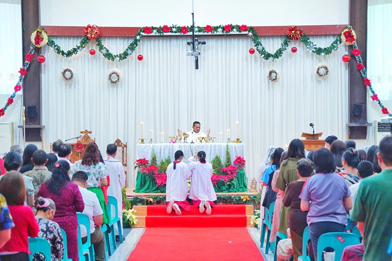 Ibadah Misa Natal 2024 di Gereja Katedral Makassar Berlangsung Khidmat - Bagian 1