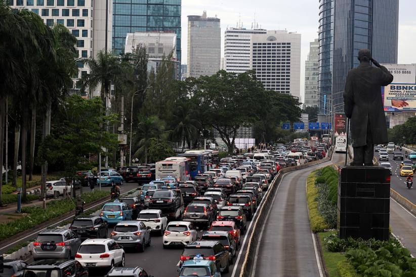 Jalan Jenderal Sudirman Macet Panjang saat Libur Cuti Bersama Natal 2024 - Bagian 1