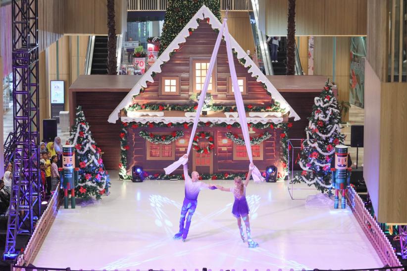 Atraksi Sirkus dari Rusia Warnai Libur Natal 2024 di Pusat Perbelanjaan - Bagian 3