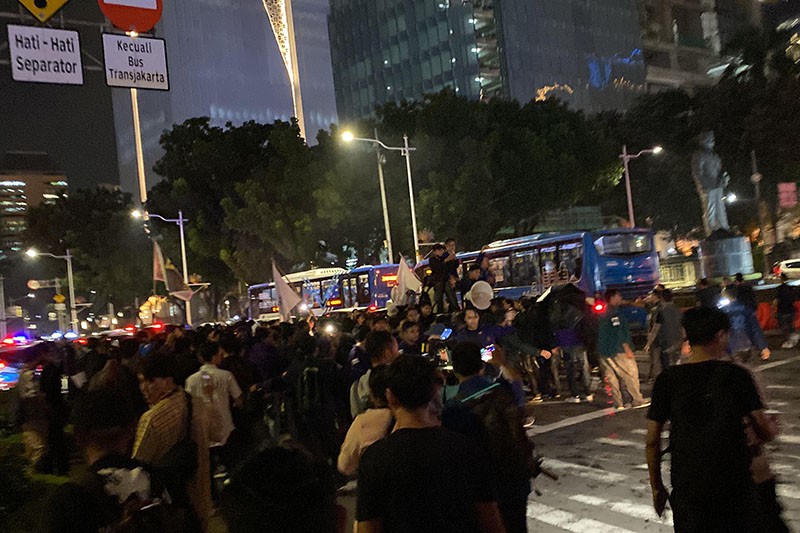 Bentrokan Mahasiswa vs Polisi saat Aksi Tolak PPN 12 Persen - Bagian 3