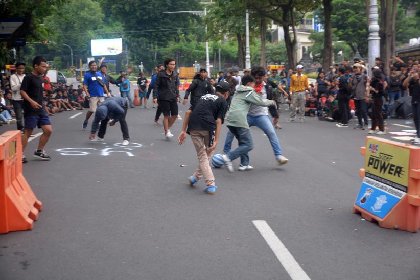 Ratusan Suporter PSIS Semarang Geruduk Markas Polda Jateng - Bagian 5