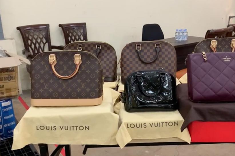Penampakan Rolls-Royce hingga Tas Louis Vuitton Bernilai Rp18 M di Gudang Kemensos - Bagian 3