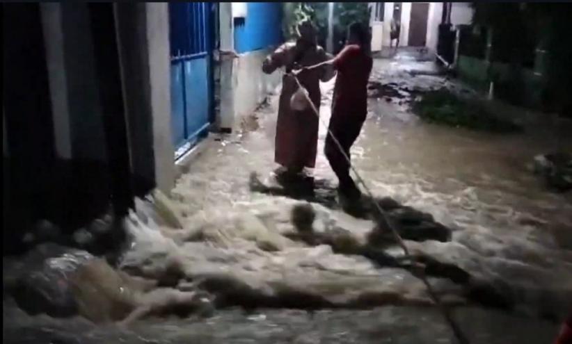 title Jelang Tahun Baru 2025, Banjir Rendam 2 Kecamatan di Brebes Imbas Hujan Deras Jelang Tahun Baru 2025, Banjir Rendam 2 Kecamatan di Brebes Imbas Hujan Deras