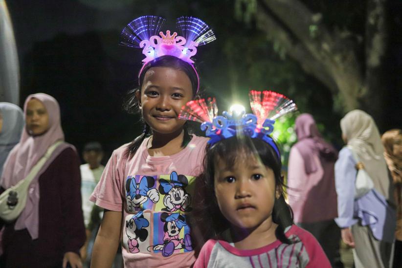 Suasana TMII Jelang Malam Tahun Baru 2025, Ribuan Pengunjung Berdatangan - Bagian 3