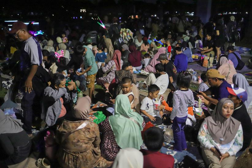 Suasana TMII Jelang Malam Tahun Baru 2025, Ribuan Pengunjung Berdatangan - Bagian 5