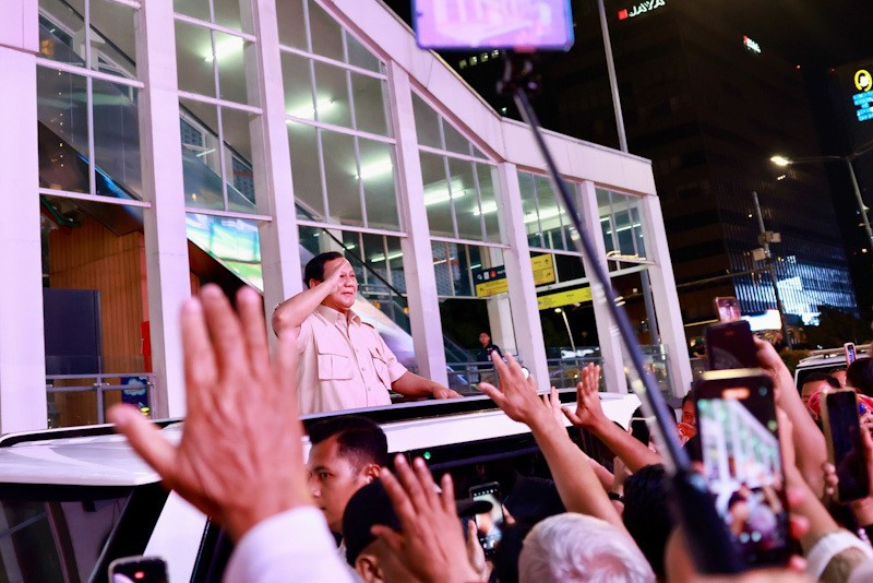 Presiden Prabowo Disambut Lautan Massa saat Malam Tahun Baru - Bagian 2