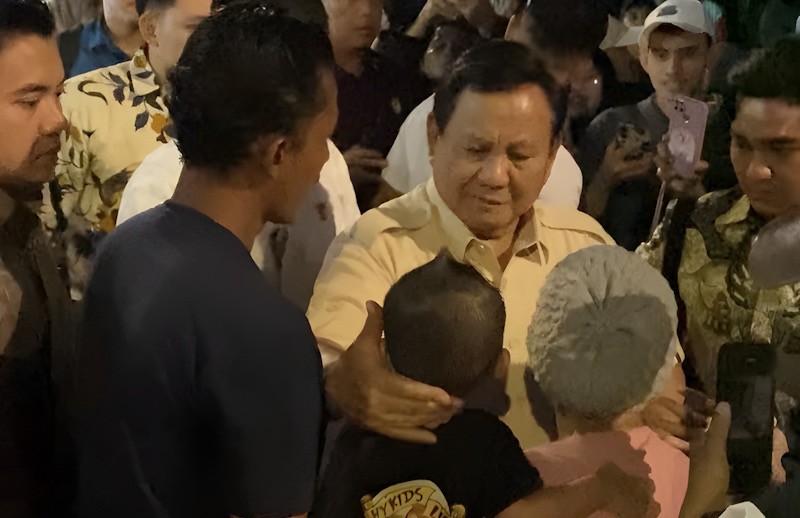 Presiden Prabowo Disambut Lautan Massa saat Malam Tahun Baru - Bagian 6