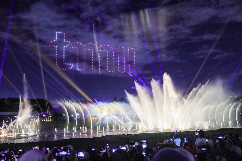 Keren, Air Mancur Menari Jadi Daya Tarik TMII - Bagian 1