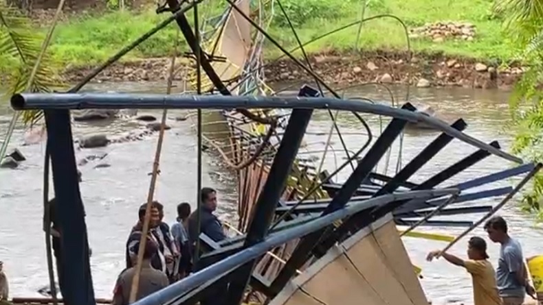 Kronologi Jembatan Wisata Sungai Malus Putus, Puluhan Pengunjung Jatuh ke Sungai