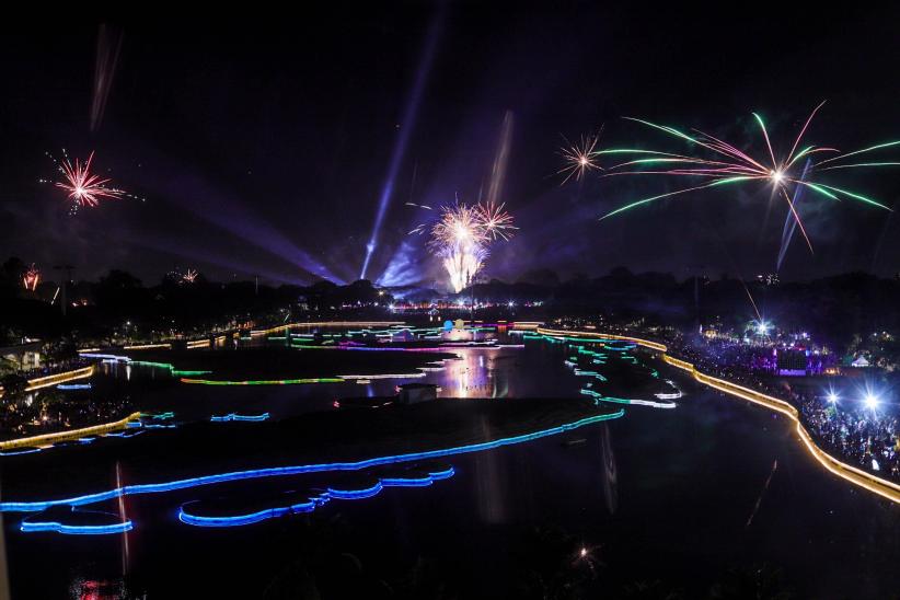 Foto-Foto Pesta Kembang Api Meriahkan Perayaan Malam Tahun Baru 2025 di TMII - Bagian 2