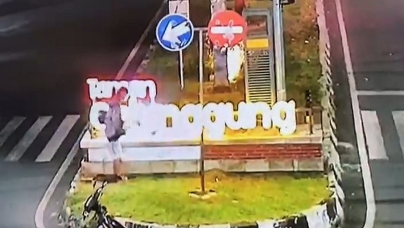 Pemuda Viral Tendang Lampu Taman Jalan di Malang Ditangkap