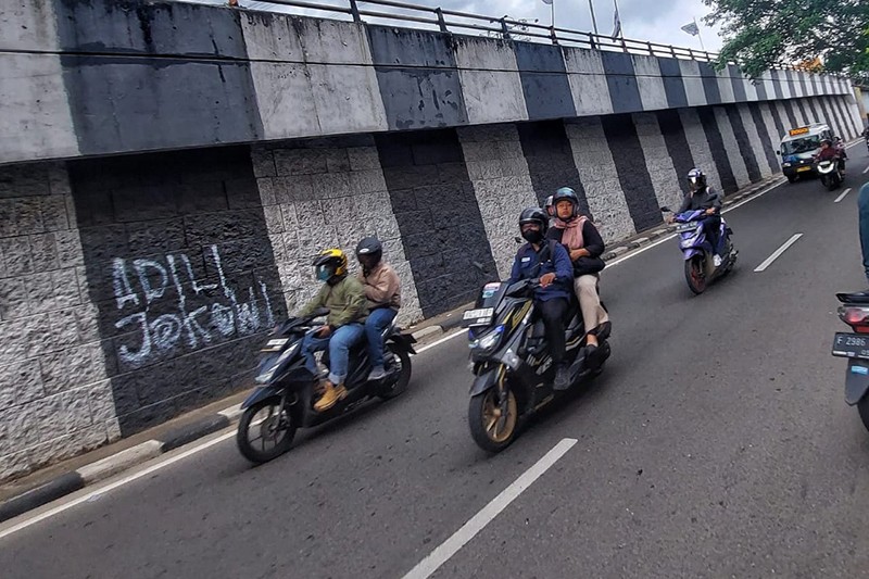 Imbas Masuk Daftar OCCRP, Coretan Dinding Jokowi Bermunculan - Bagian 3