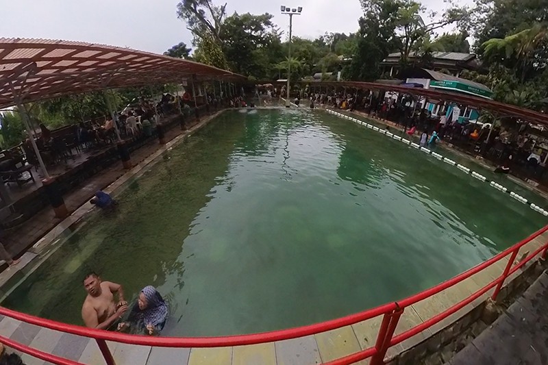Mengisi Waktu Libur dengan Berendam di Wisata Air Panas Alam Sari Ater  - Bagian 1