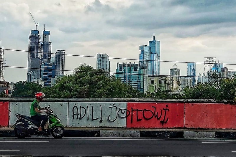 Imbas Masuk Daftar OCCRP, Coretan Dinding Jokowi Bermunculan - Bagian 1