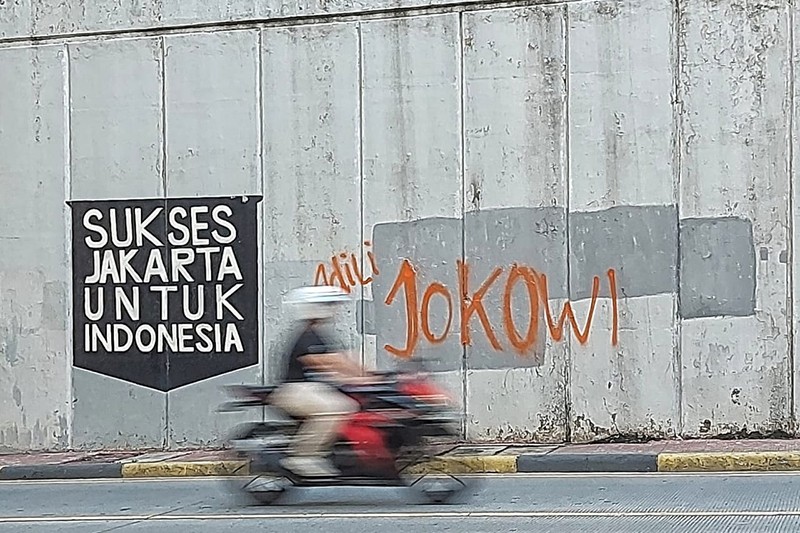 Imbas Masuk Daftar OCCRP, Coretan Dinding Jokowi Bermunculan - Bagian 4