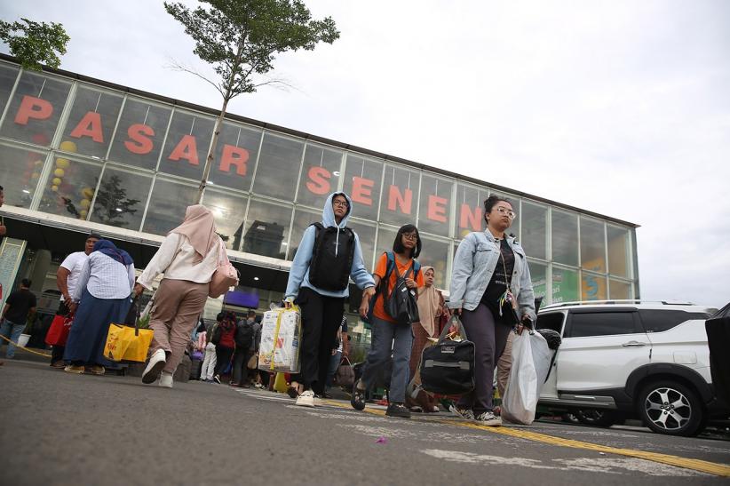 Libur Nataru Berakhir, Puluhan Ribu Penumpang Kembali ke Stasiun Pasar Senen - Bagian 2