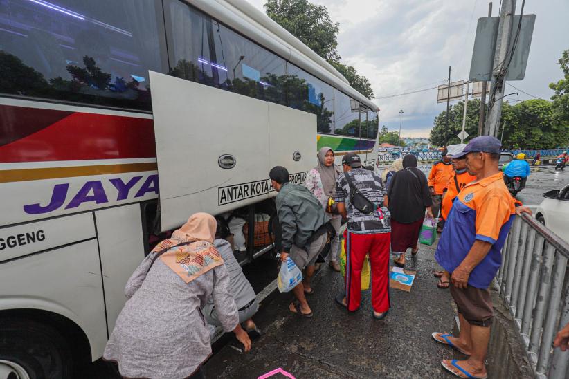Ekspresi Pemudik Kembali ke Jakarta setelah Libur Panjang Nataru - Bagian 4
