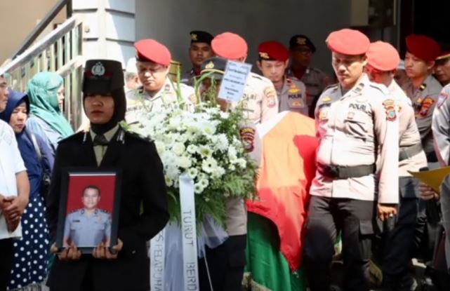 title Wakapolres Pelabuhan Belawan Tewas Kecelakaan di Tol Belmera Medan, Istri Kritis Wakapolres Pelabuhan Belawan Tewas Kecelakaan di Tol Belmera Medan, Istri Kritis